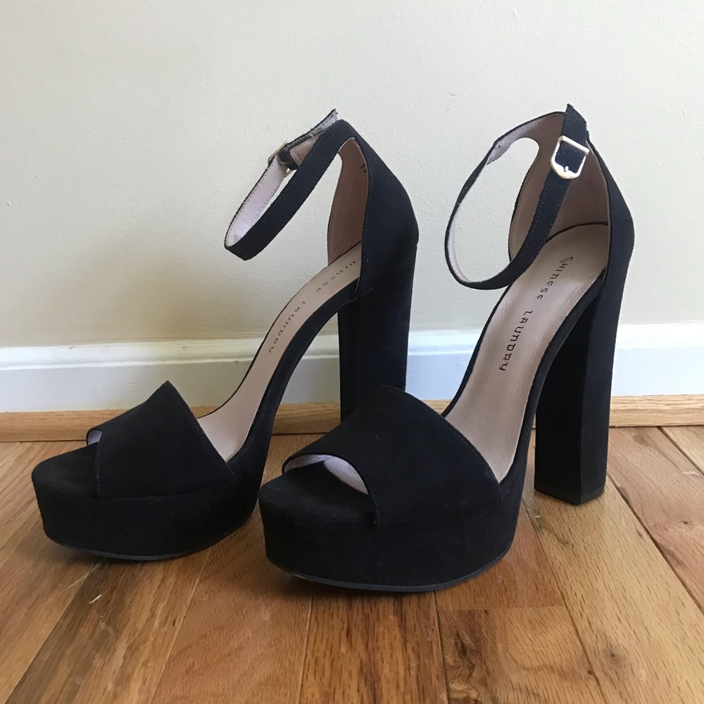 Like New Size 9.5 Chinese Laundry Platform Heel